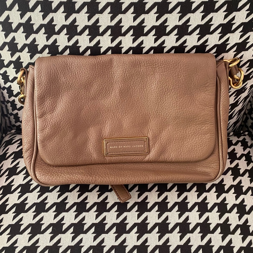 MARC BY MARC JACOBS TOO HOT TO HANDLE LEA BAG